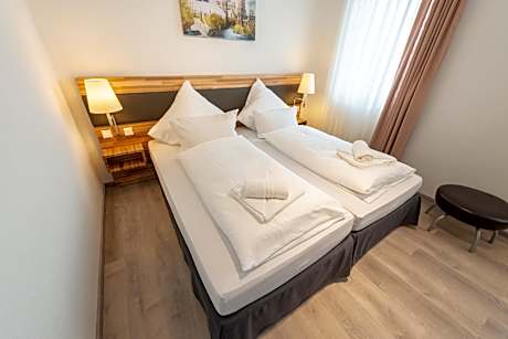 Quadruple Room with Private Bathroom
