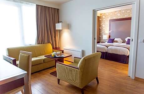1 King Bed, Suite, Nonsmoking