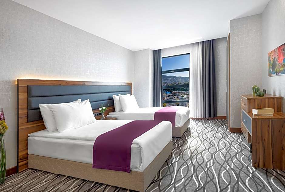 Lilium Hotel & Suites