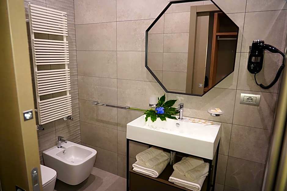 10 Catalani Rooms