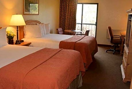 2 Queen Beds River View Non-Smoking