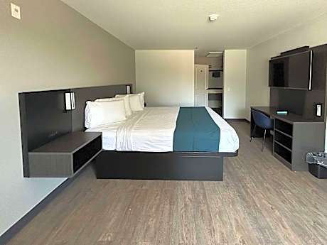 1 King Bed | Smoking, Micfridge