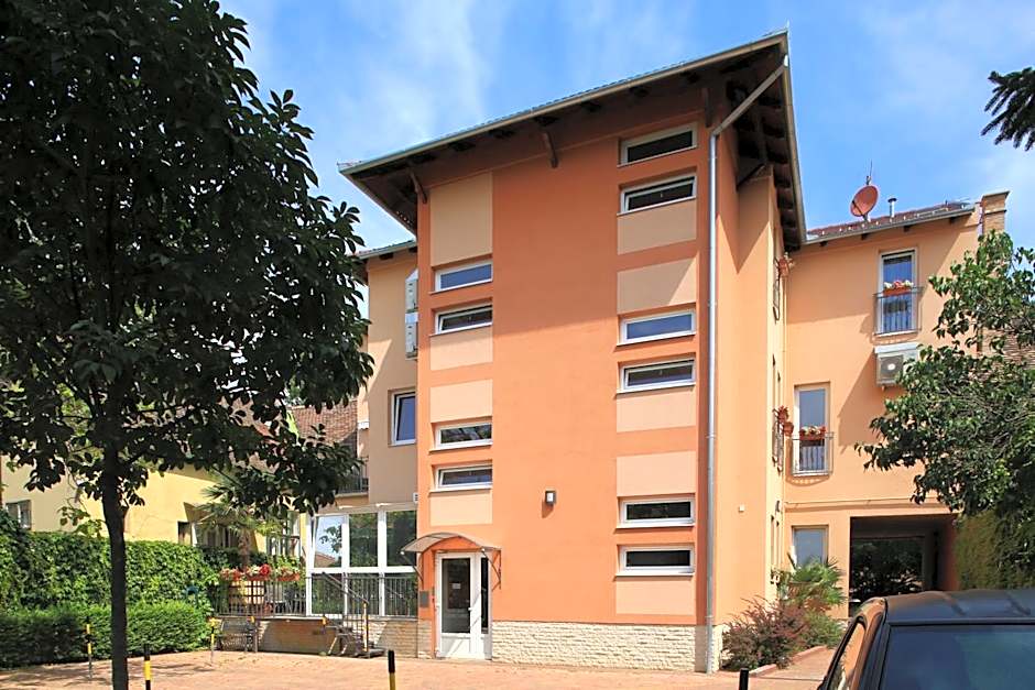 Napraforgó Wellness Ház és Panzió