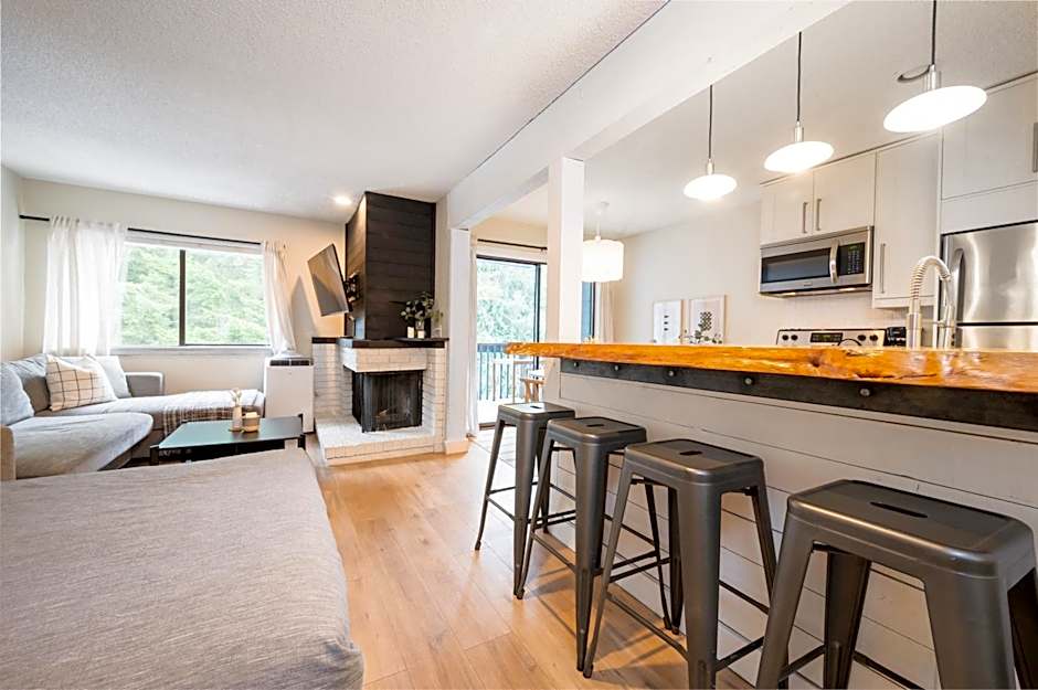 Creekside Oasis 4 Beds Pool and Hot Tub