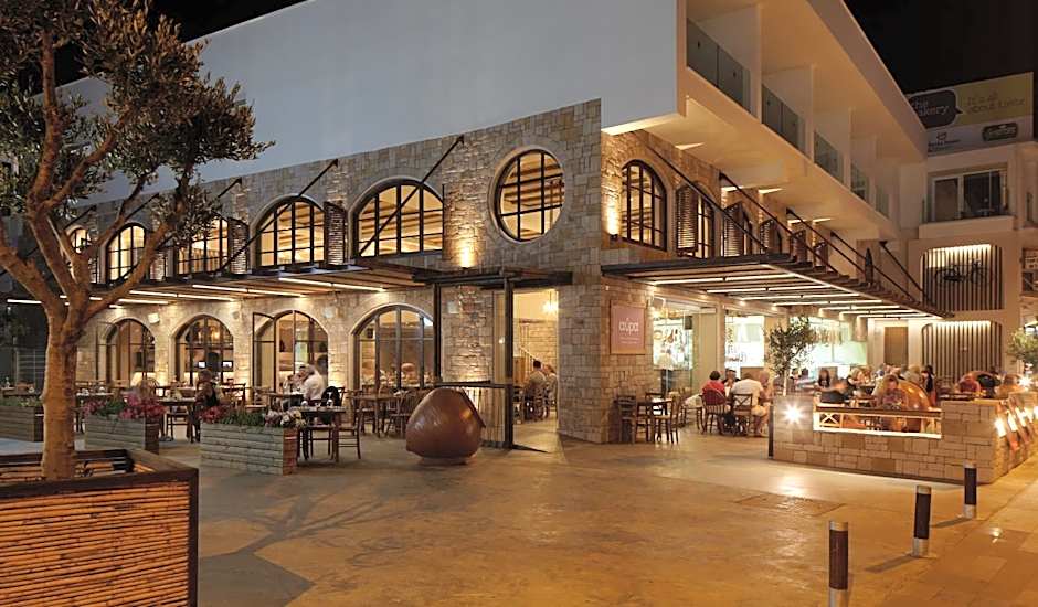 Melpo Antia Hotel & Suites