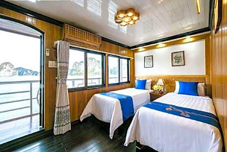Ocean View Cabin with Balcony (Free Two-way Transfer Service) - 2 Days 1 Night