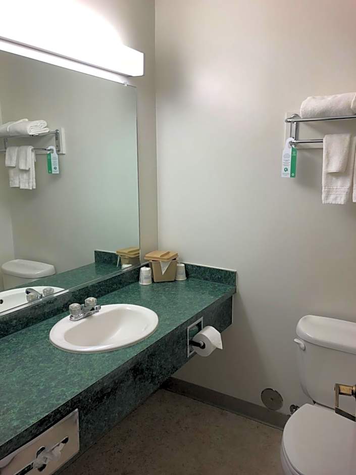 Super 8 by Wyndham Central Pt Medford