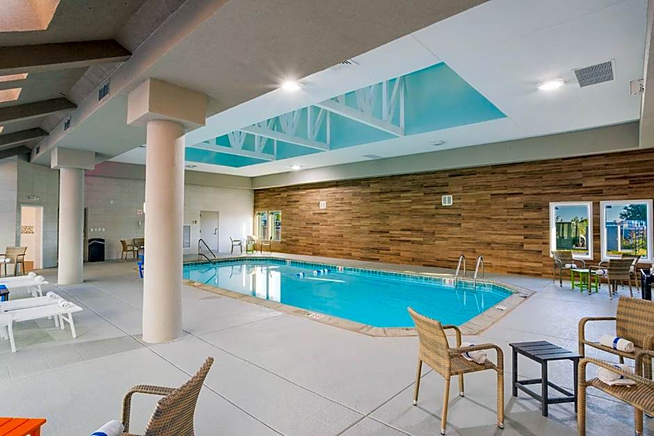 Orangewood Inn & Suites Kansas City Airport