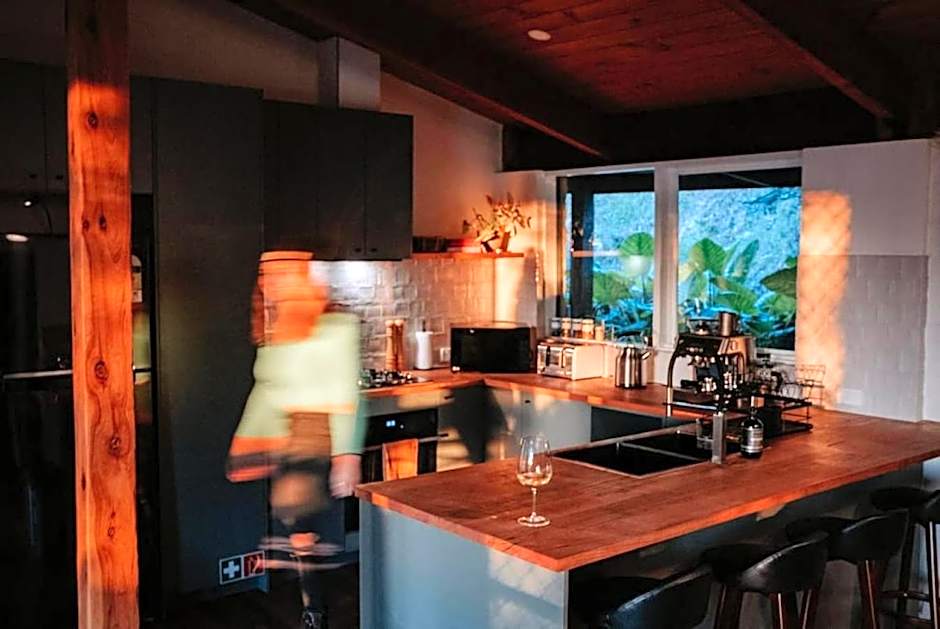 Healesville Mud Brick Hideaway