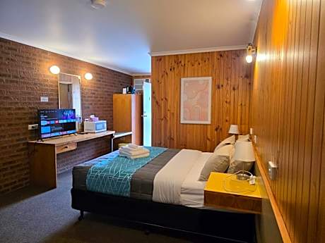 Country Roads Motor Inn