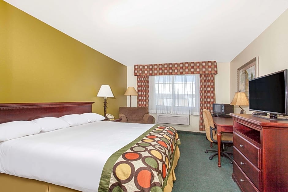 Photo 1 of 1 of 2 Queen Beds, Mobility Accessible