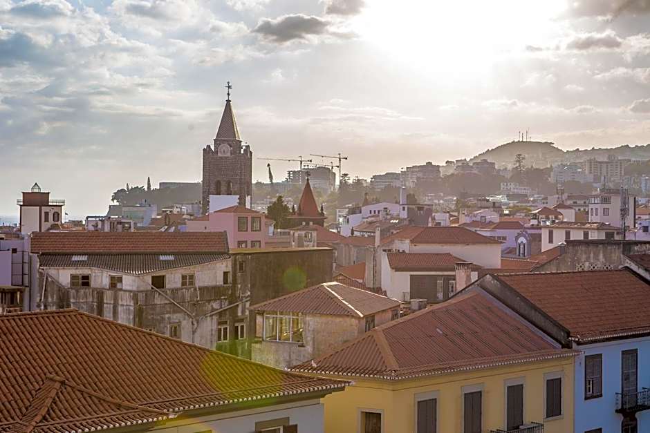 Five Design Rooftop by Storytellers