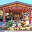 Dinah's Garden Hotel