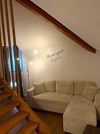 Family Room with One King Bed and Two Single Beds - Non-Smoking