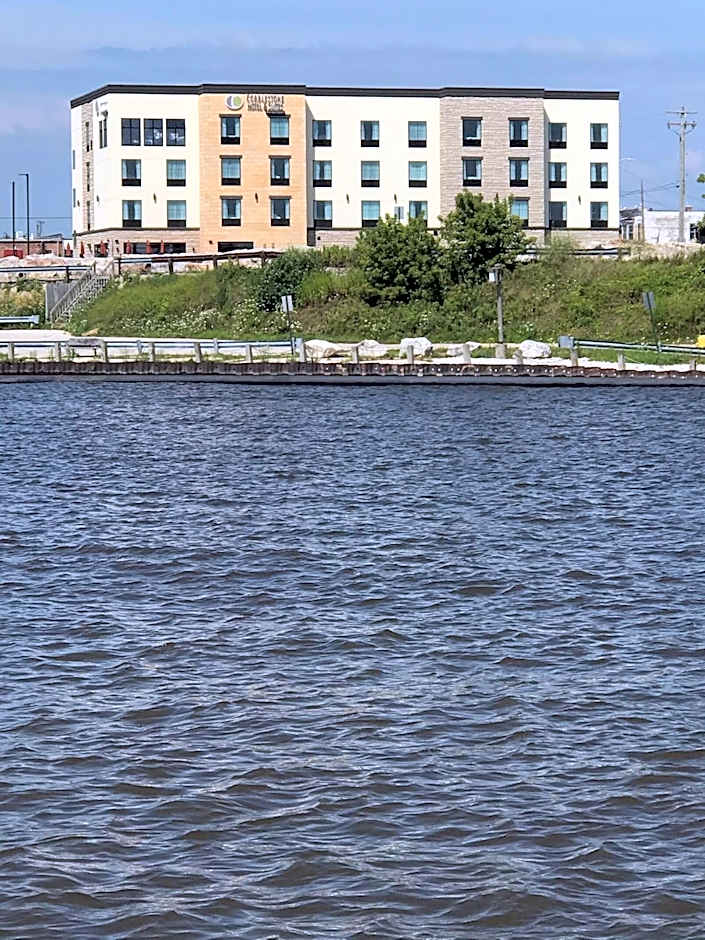 Cobblestone Hotel & Suites - Two Rivers