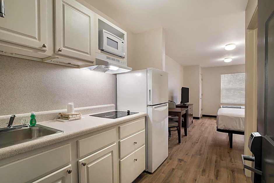 Suburban Studios Denver Central-Arvada