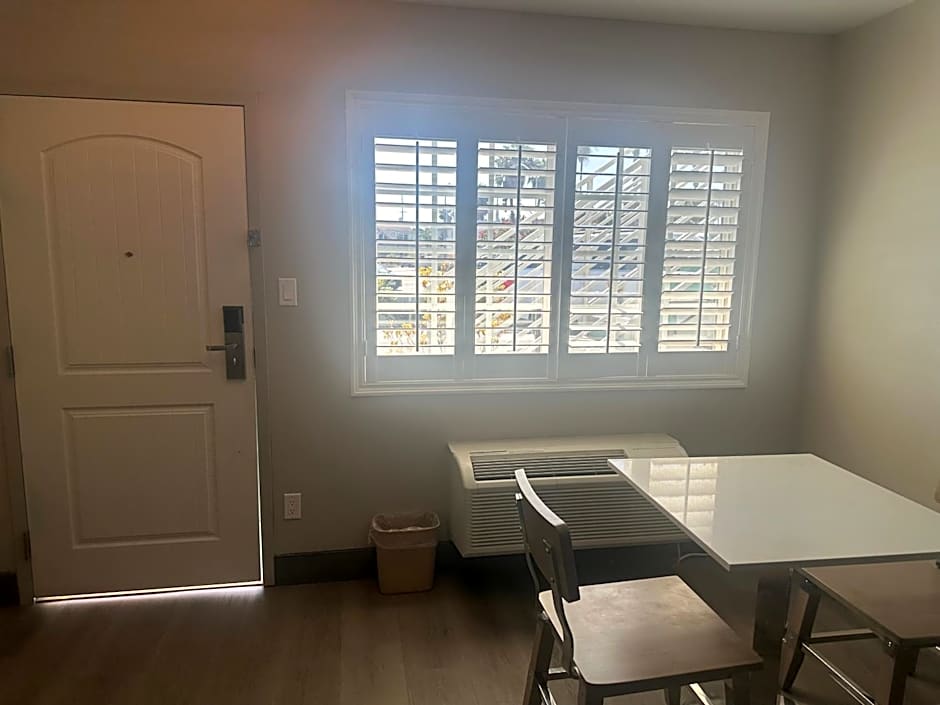 Super 8 by Wyndham Oceanside Downtown