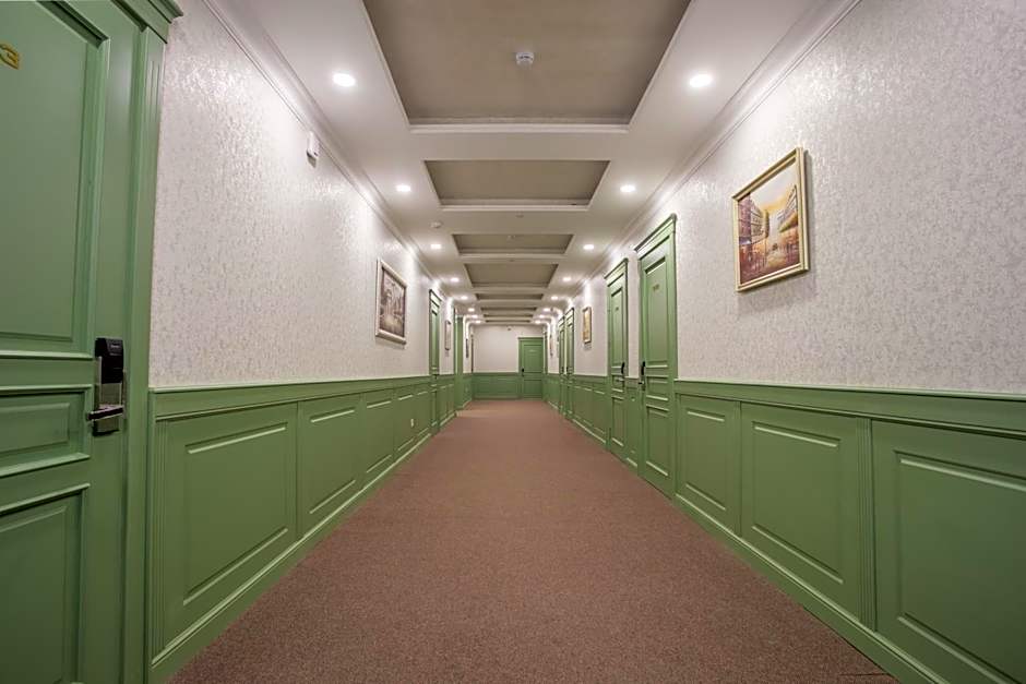 Grand Sapphire Hotel