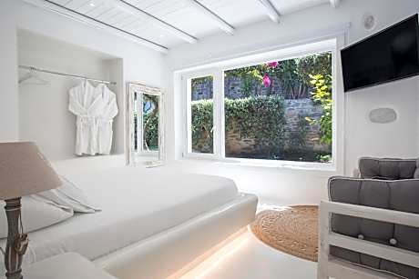 Deluxe Suite with Private Pool