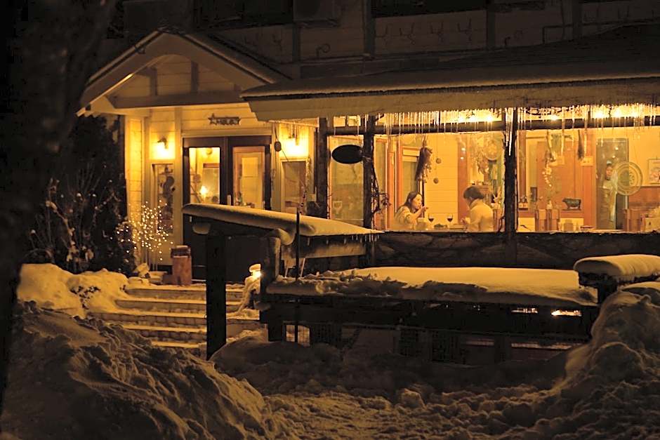 Hakuba Pension & Log Hotel Meteor
