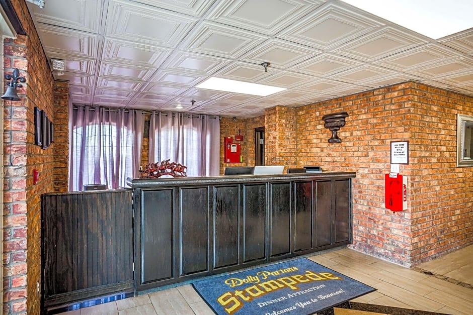 Rodeway Inn Branson, Brick House