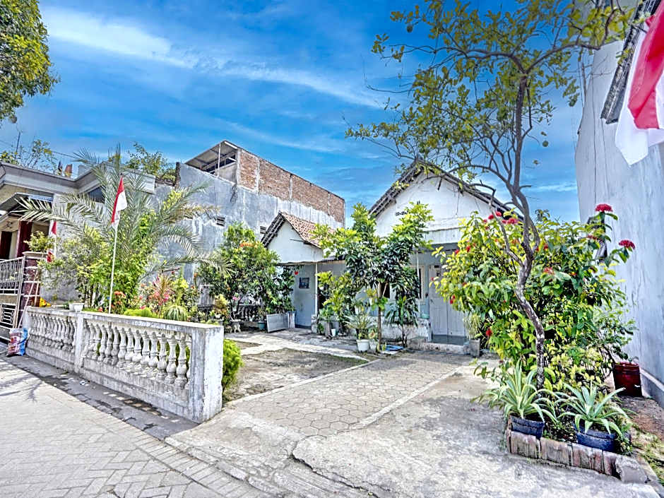 OYO Life 92921 Omaya Kost Syariah