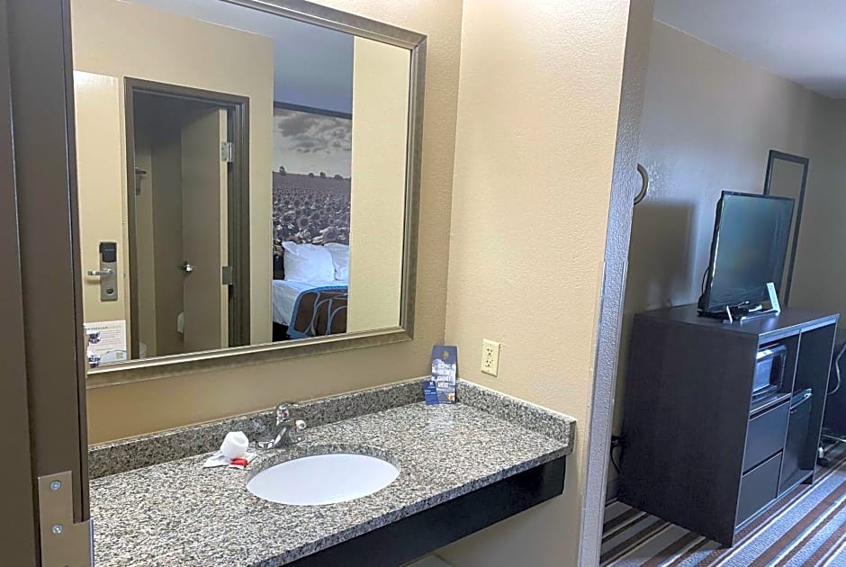 Super 8 by Wyndham Independence KS