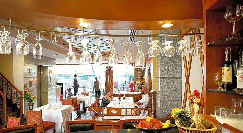 Majestic Suites Hotel