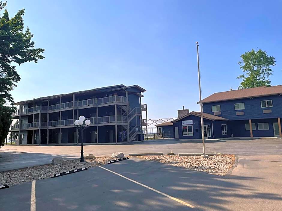 Lake Bluff Inn and Suites