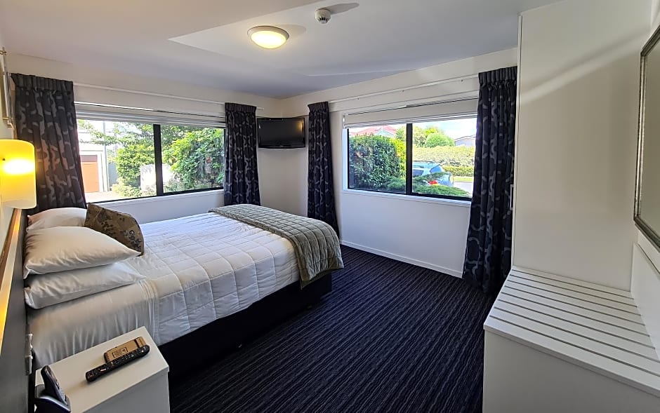 Photo 1 of 11 of Suite