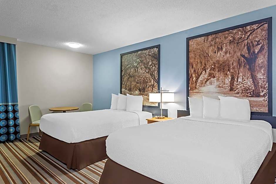 Super 8 by Wyndham Valdosta/Conf Center Area