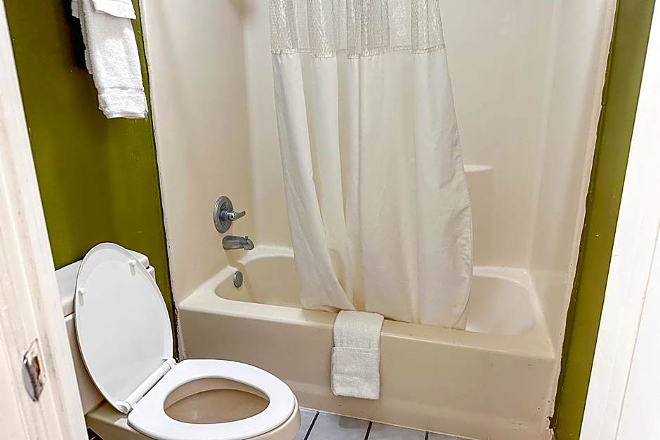 Bonita Lakes Inn by Capital O Meridian I20