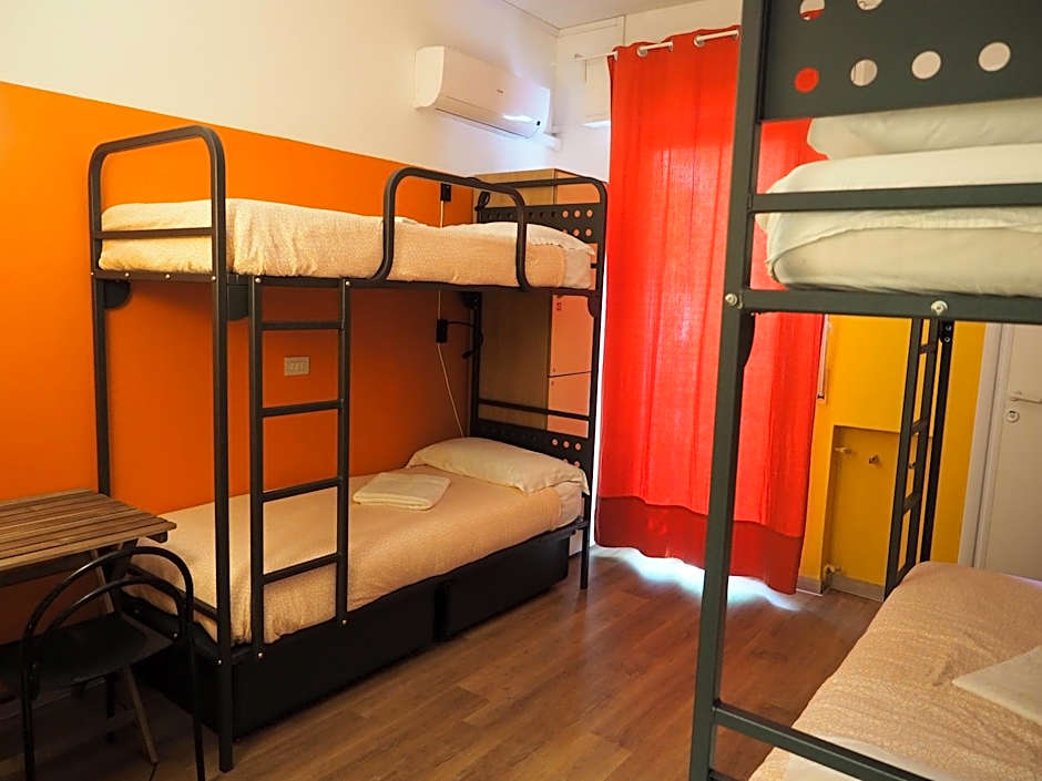 Sunflower Beach Backpacker Hostel & Bar