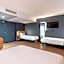 B&B HOTEL Massieux Genay