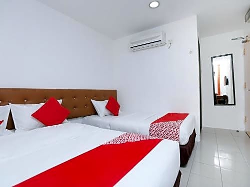 OYO 89672 Eg Hotel Jj