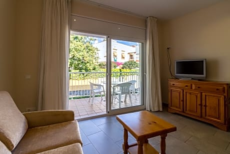 STUDIO FOR 2-3 PEOPLE