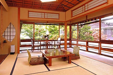 Japanese-Style Superior Twin Room with Shared Bathroom and Garden View