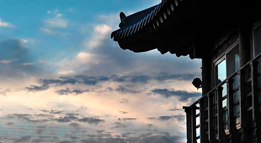 Wangyijimil Hanok Hotel