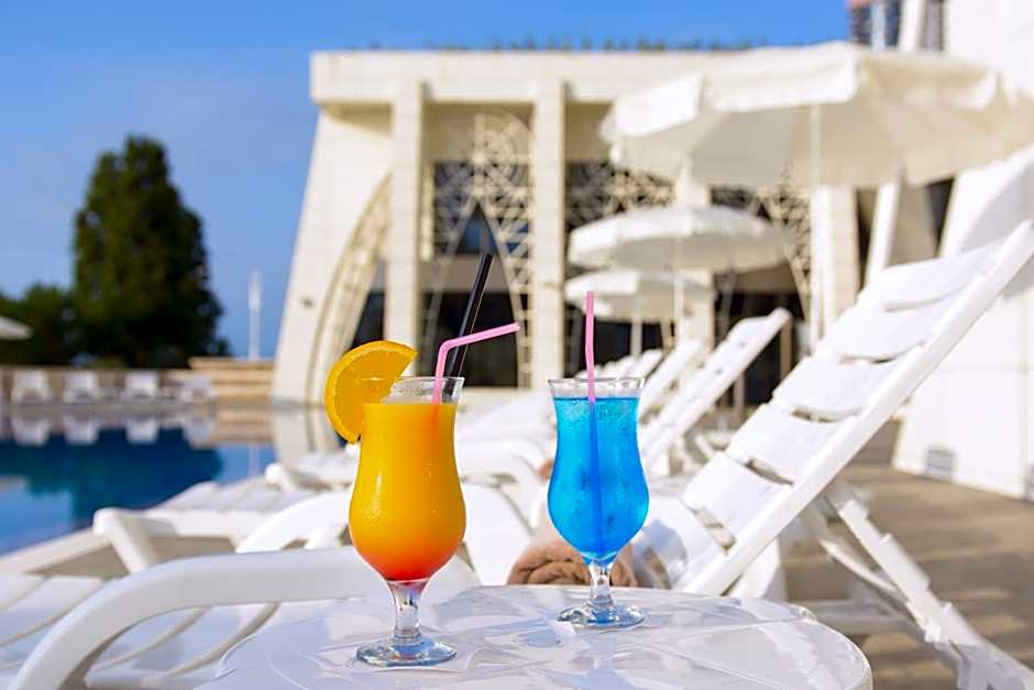 The Grand Gloria Hotel