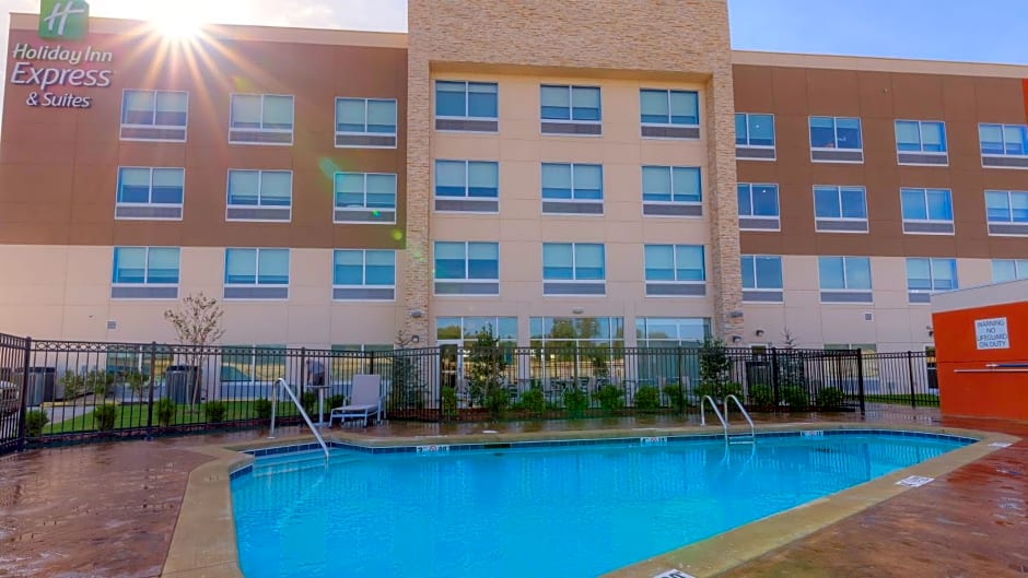 Holiday Inn Express & Suites Tulsa Midtown