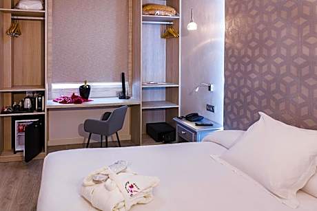 Romantic Offer Deluxe King Room