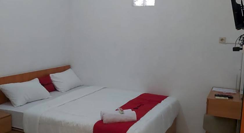 RedDoorz near GOR UNY