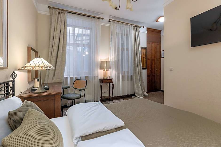 Photo 1 of 7 of Double Room