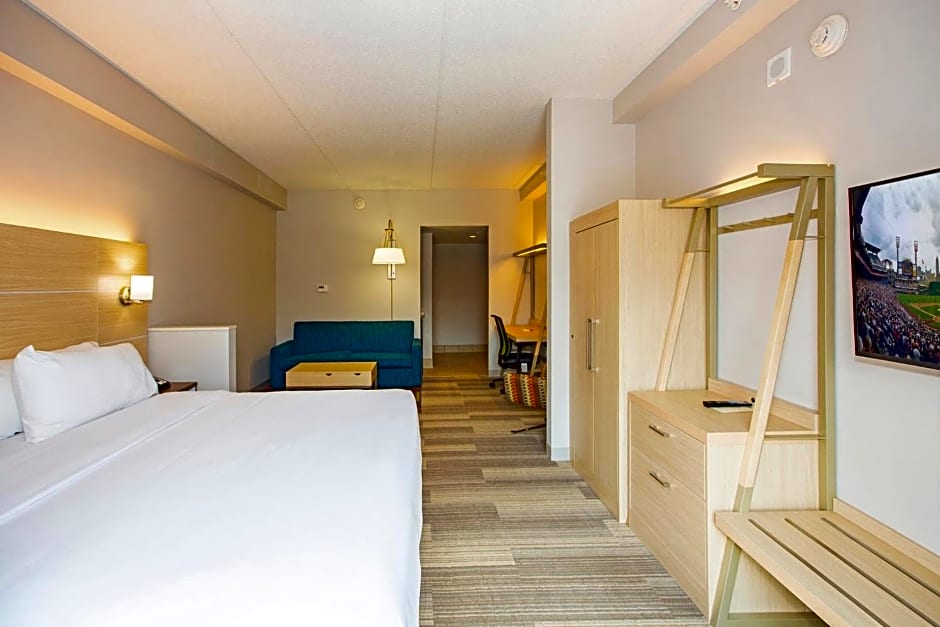 Holiday Inn Express & Suites Pittsburgh North Shore By IHG