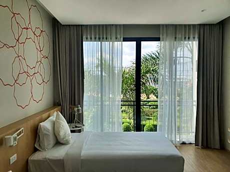 Studio with Garden View