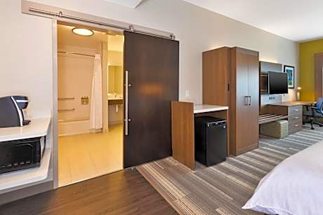 2 Queen Standard Mobility Accessible Tub