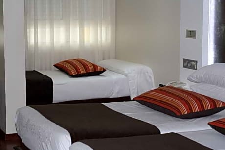 Triple Room (3 Twin Beds)