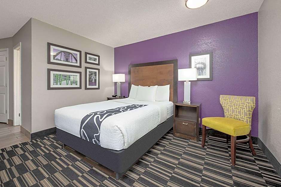 La Quinta Inn & Suites by Wyndham El Dorado