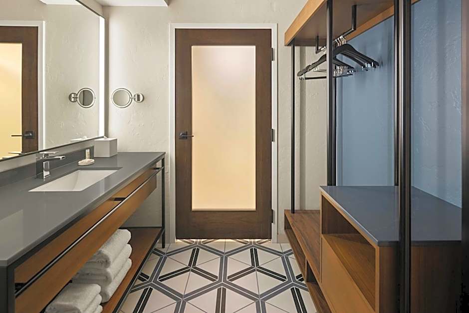 Oshkosh Marriott Waterfront Hotel & Convention Center