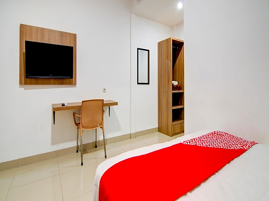 OYO 90233 The Shine Residence